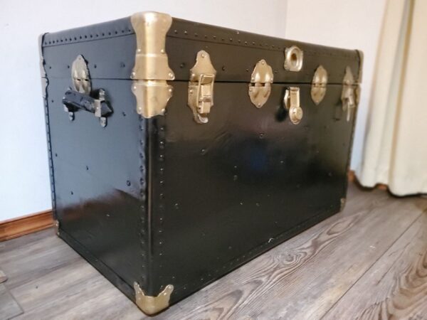 Vintage Mid-Century Black & Gold Trunk/Treasure Chest - Antique Storage - Image 6